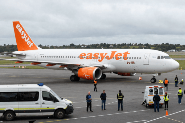 easyJet flight U2238 emergency landing Newcastle